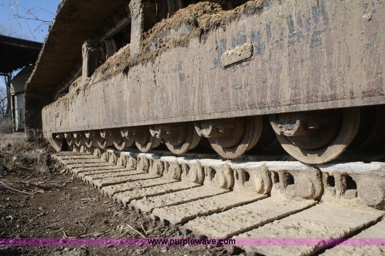 image for item F2879 1983 Caterpillar 225 excavator