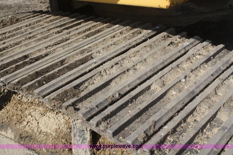 image for item F2879 1983 Caterpillar 225 excavator