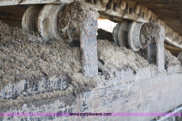 image for item F2879 1983 Caterpillar 225 excavator