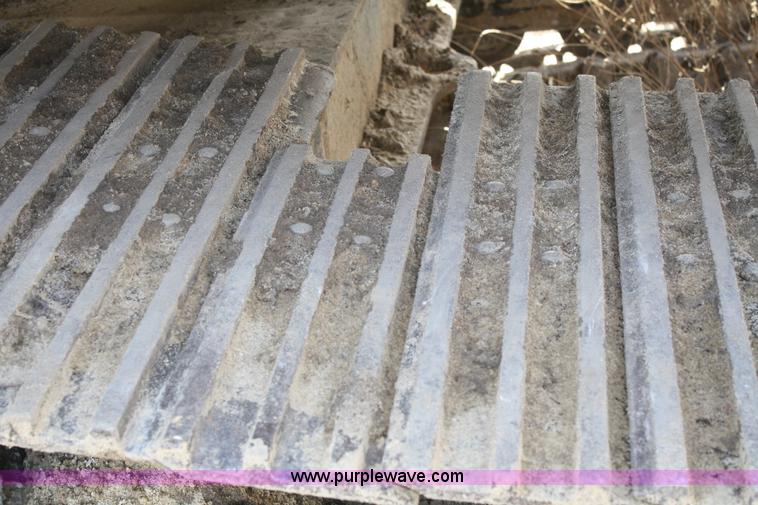 image for item F2879 1983 Caterpillar 225 excavator