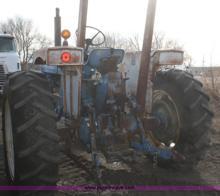 image for item F2925 Ford 7000 tractor
