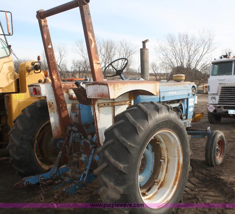image for item F2925 Ford 7000 tractor