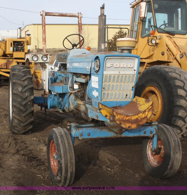 image for item F2925 Ford 7000 tractor