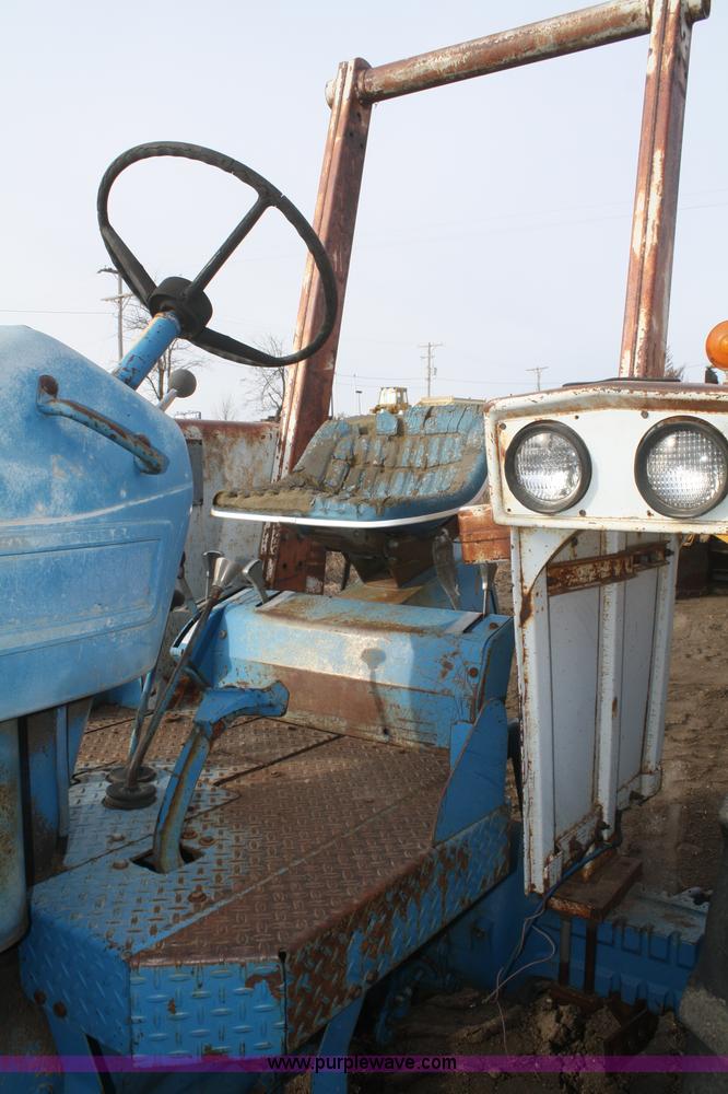 image for item F2925 Ford 7000 tractor