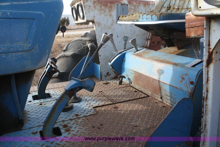 image for item F2925 Ford 7000 tractor