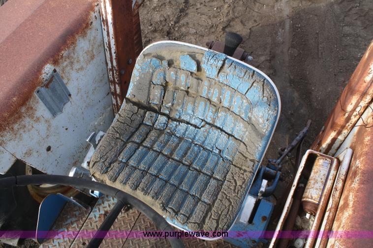 image for item F2925 Ford 7000 tractor
