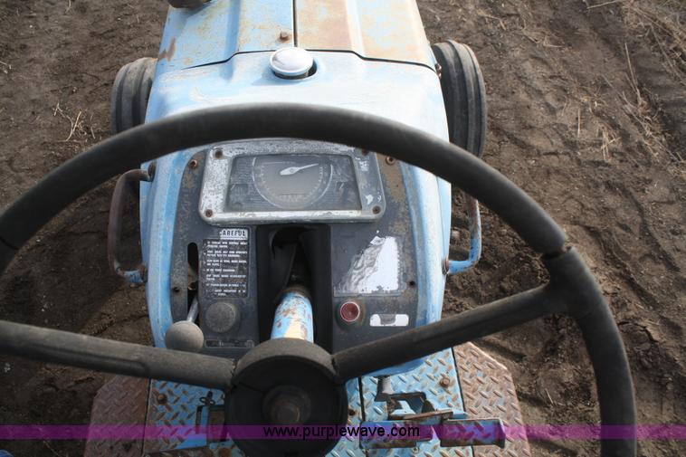 image for item F2925 Ford 7000 tractor