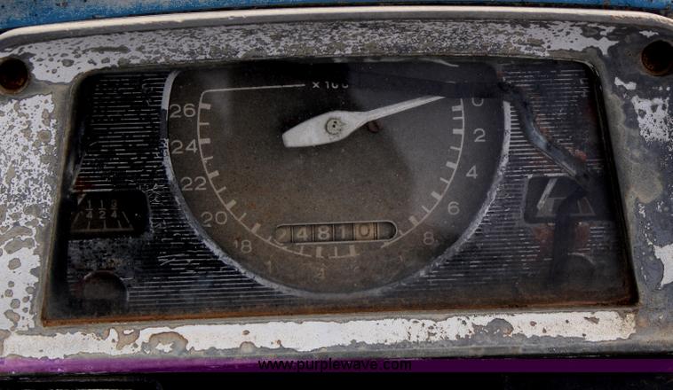 image for item F2925 Ford 7000 tractor