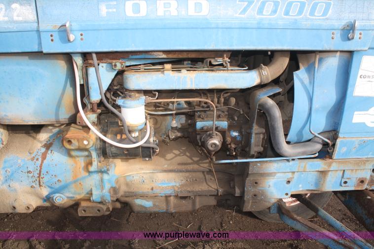 image for item F2925 Ford 7000 tractor