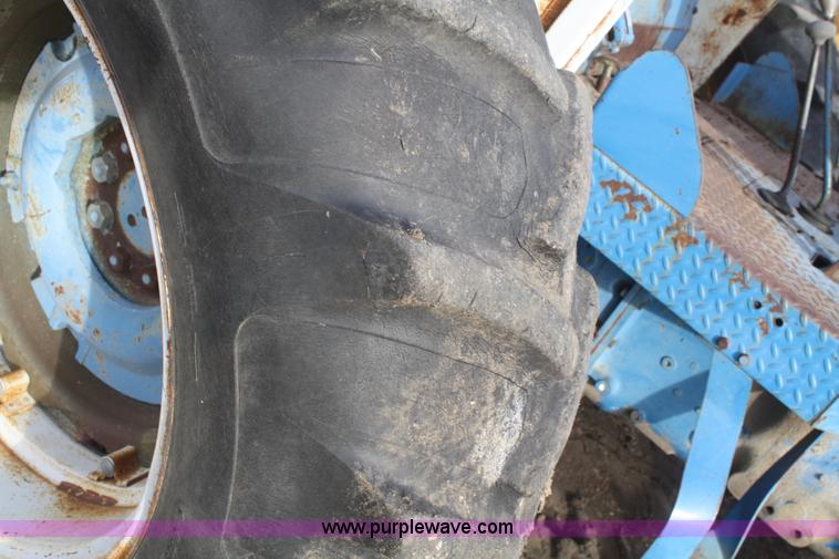 image for item F2925 Ford 7000 tractor