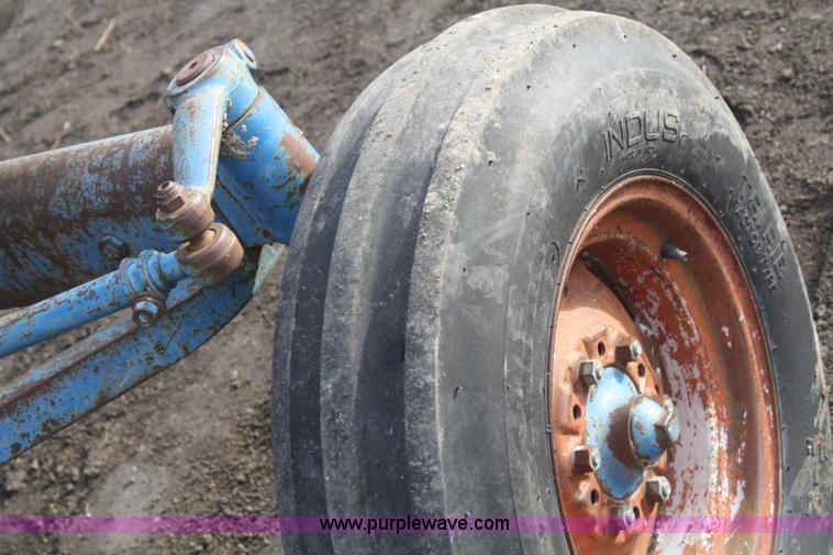 image for item F2925 Ford 7000 tractor