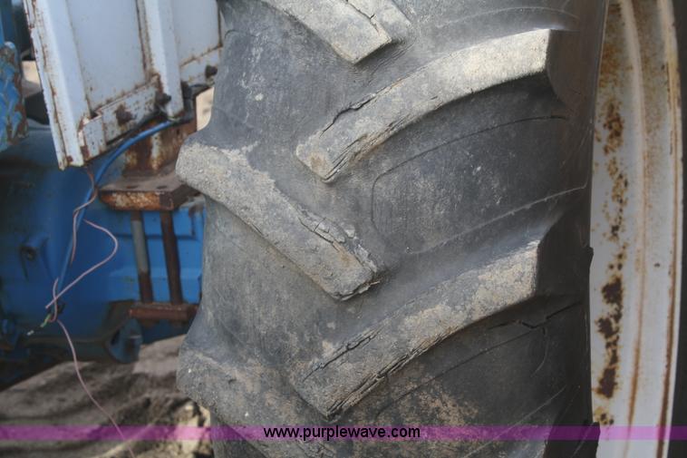 image for item F2925 Ford 7000 tractor