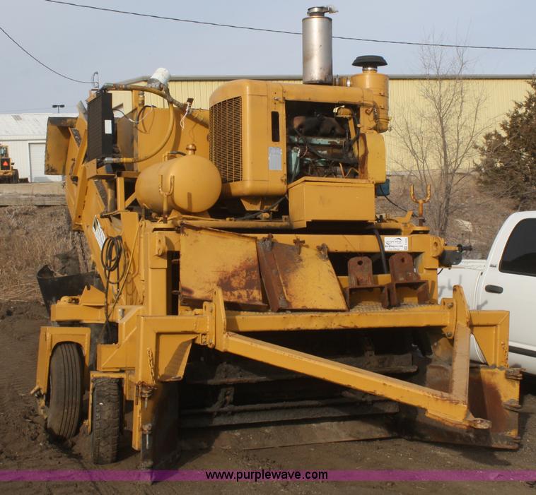 image for item F2926 Asphalt windrow elevator