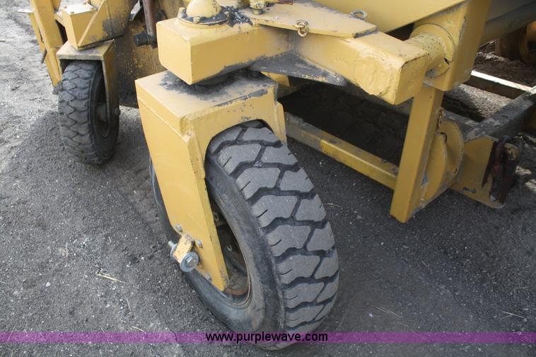 image for item F2926 Asphalt windrow elevator