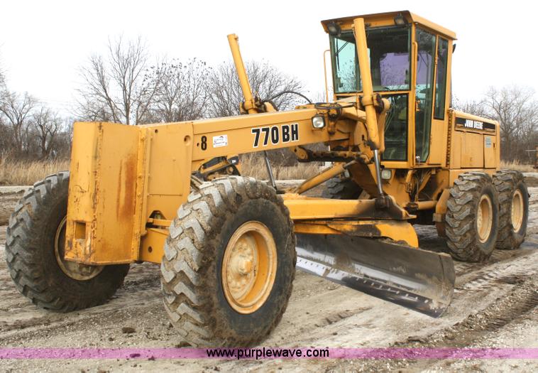 image for item F2993 1989 John Deere 770BH articulated motor grader