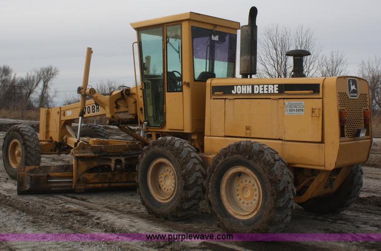 image for item F2993 1989 John Deere 770BH articulated motor grader
