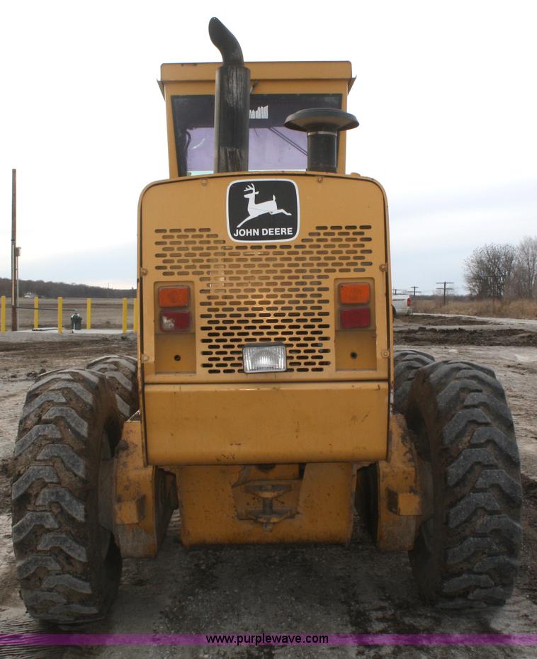 image for item F2993 1989 John Deere 770BH articulated motor grader