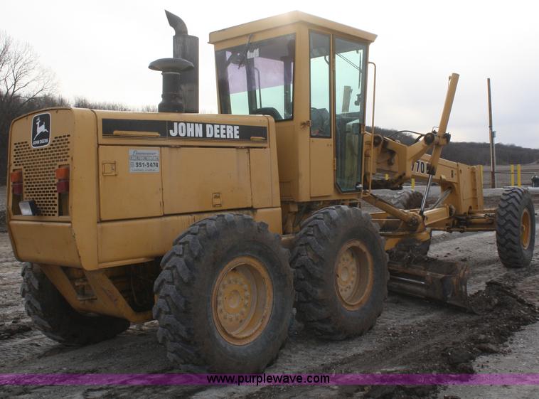 image for item F2993 1989 John Deere 770BH articulated motor grader