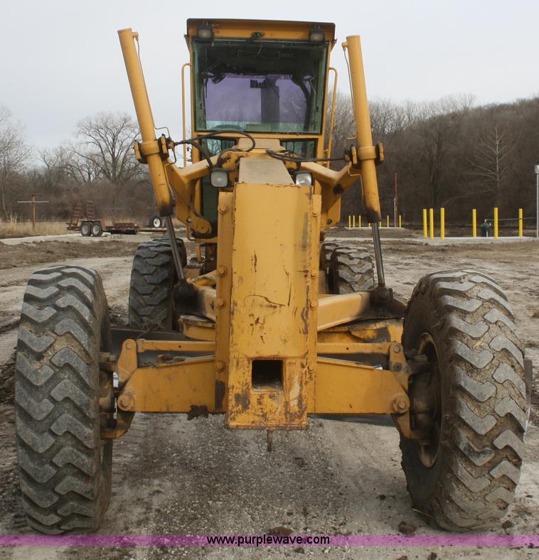 image for item F2993 1989 John Deere 770BH articulated motor grader