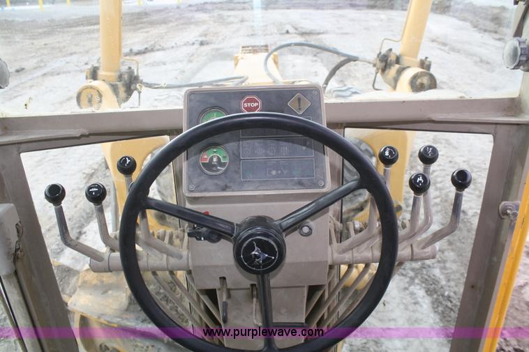 image for item F2993 1989 John Deere 770BH articulated motor grader