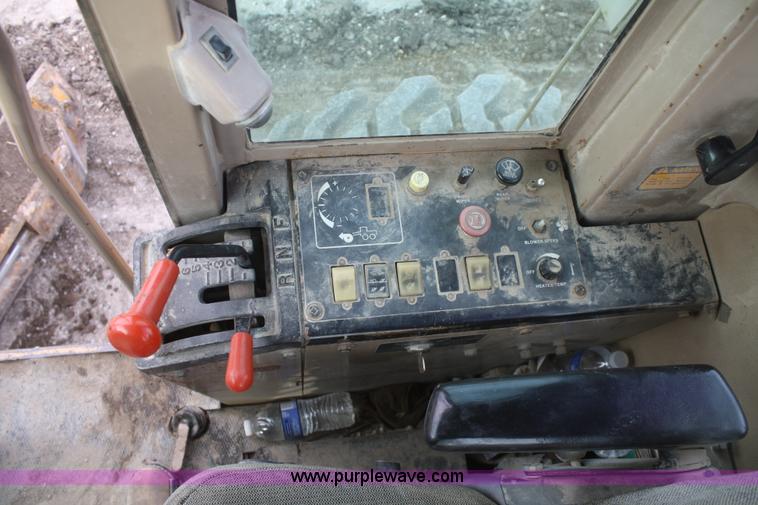 image for item F2993 1989 John Deere 770BH articulated motor grader