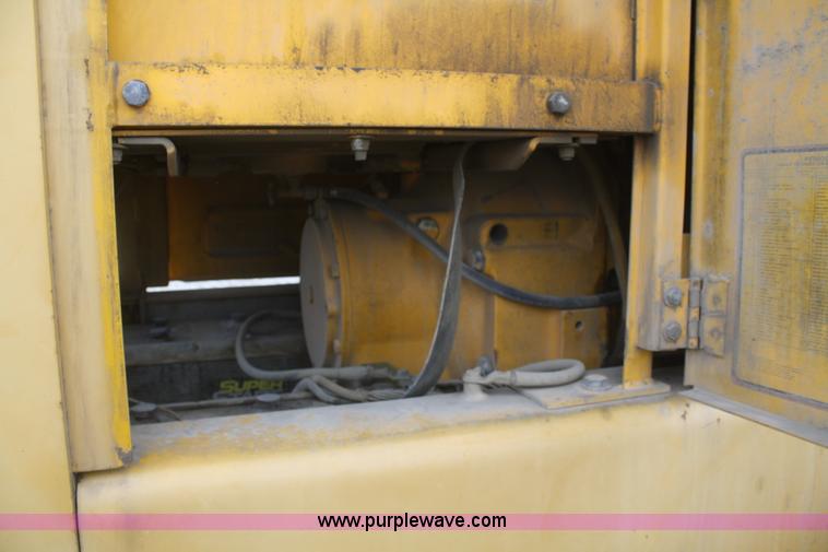 image for item F2993 1989 John Deere 770BH articulated motor grader