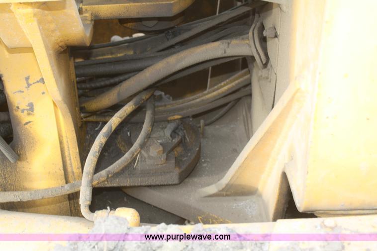 image for item F2993 1989 John Deere 770BH articulated motor grader