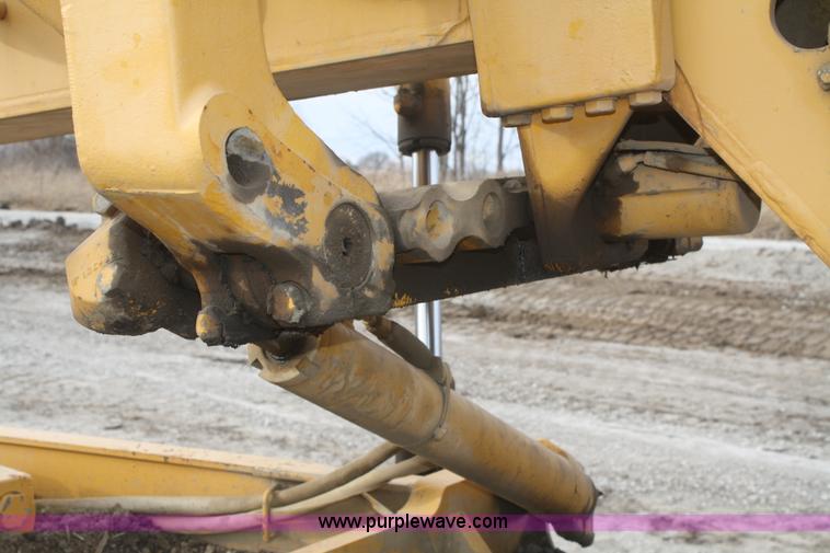 image for item F2993 1989 John Deere 770BH articulated motor grader