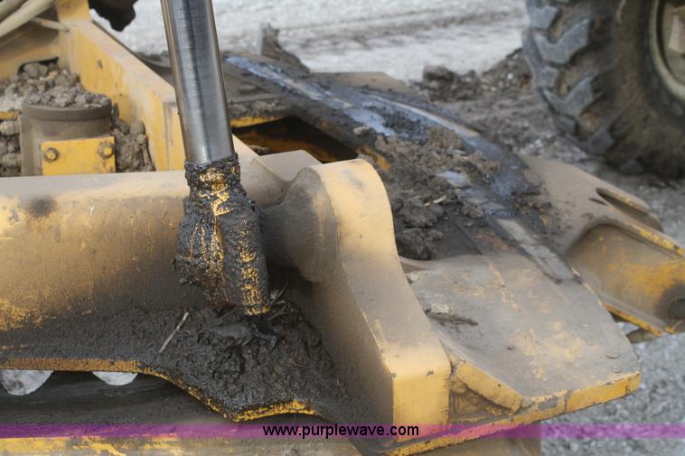 image for item F2993 1989 John Deere 770BH articulated motor grader