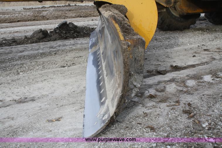 image for item F2993 1989 John Deere 770BH articulated motor grader