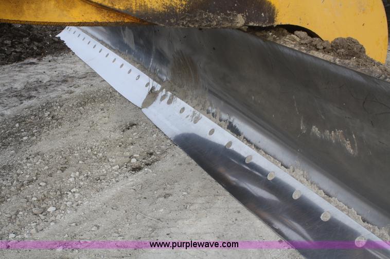 image for item F2993 1989 John Deere 770BH articulated motor grader