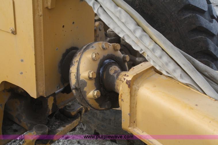 image for item F2993 1989 John Deere 770BH articulated motor grader