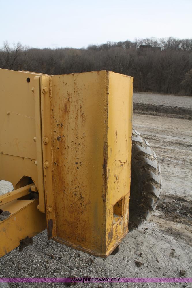 image for item F2993 1989 John Deere 770BH articulated motor grader