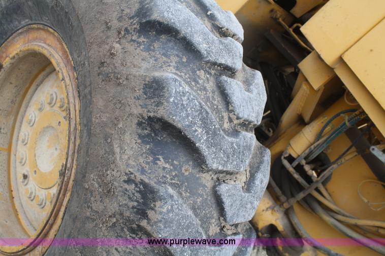 image for item F2993 1989 John Deere 770BH articulated motor grader