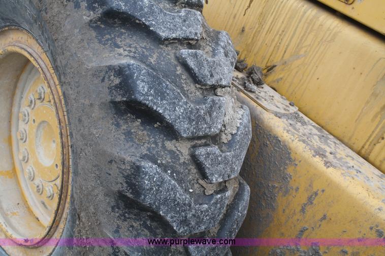 image for item F2993 1989 John Deere 770BH articulated motor grader