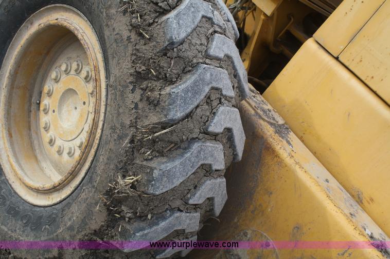 image for item F2993 1989 John Deere 770BH articulated motor grader