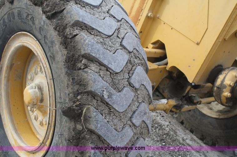 image for item F2993 1989 John Deere 770BH articulated motor grader