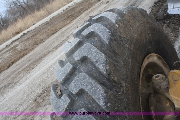 image for item F2993 1989 John Deere 770BH articulated motor grader