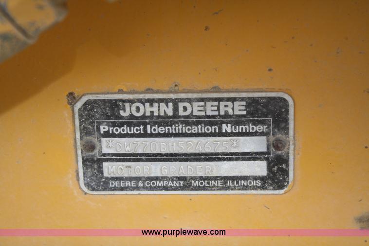 image for item F2993 1989 John Deere 770BH articulated motor grader
