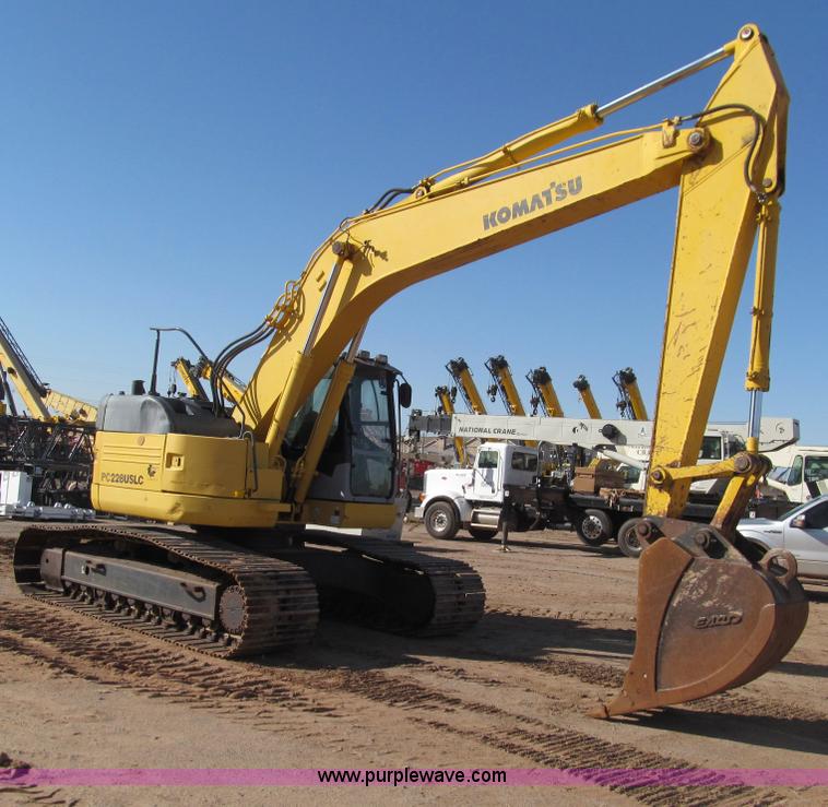 image for item F3128 2001 Komatsu PC228USLC-3 excavator