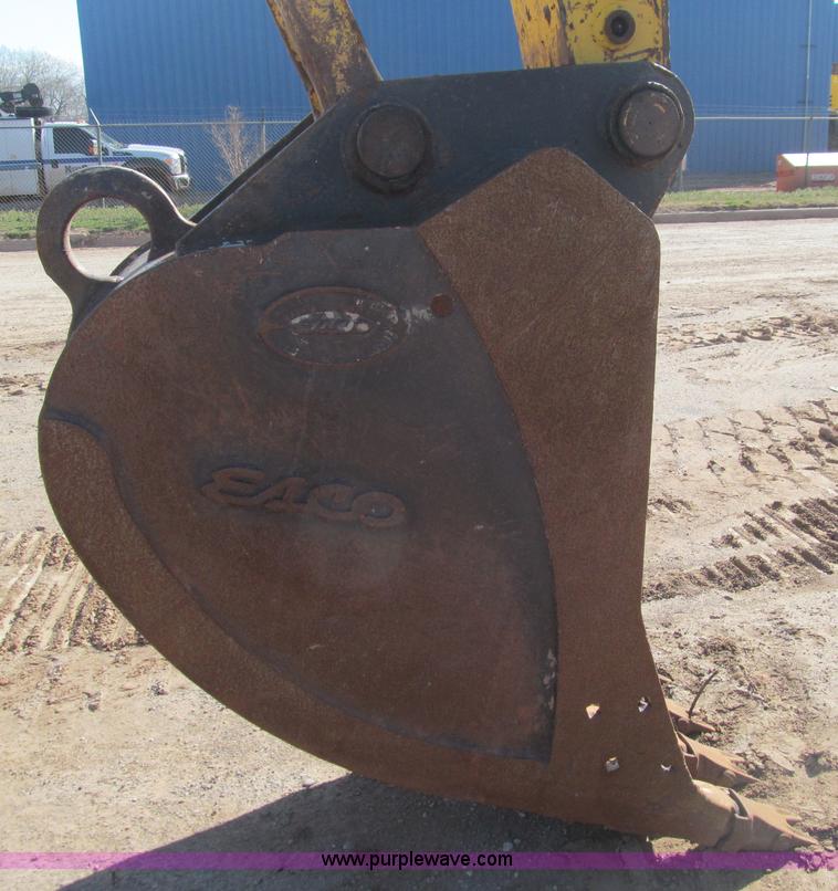 image for item F3128 2001 Komatsu PC228USLC-3 excavator