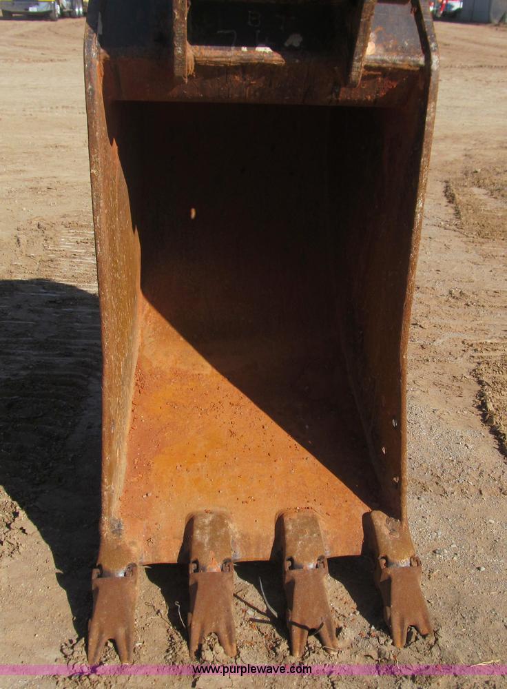 image for item F3128 2001 Komatsu PC228USLC-3 excavator