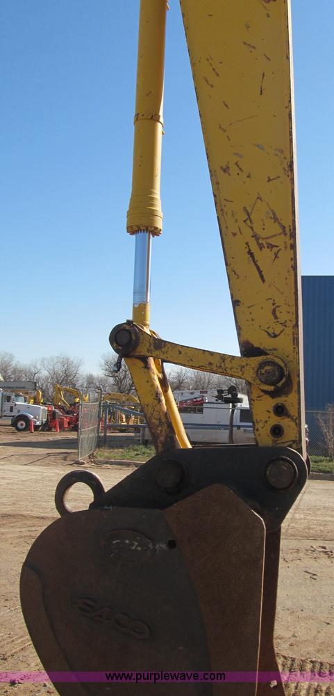 image for item F3128 2001 Komatsu PC228USLC-3 excavator