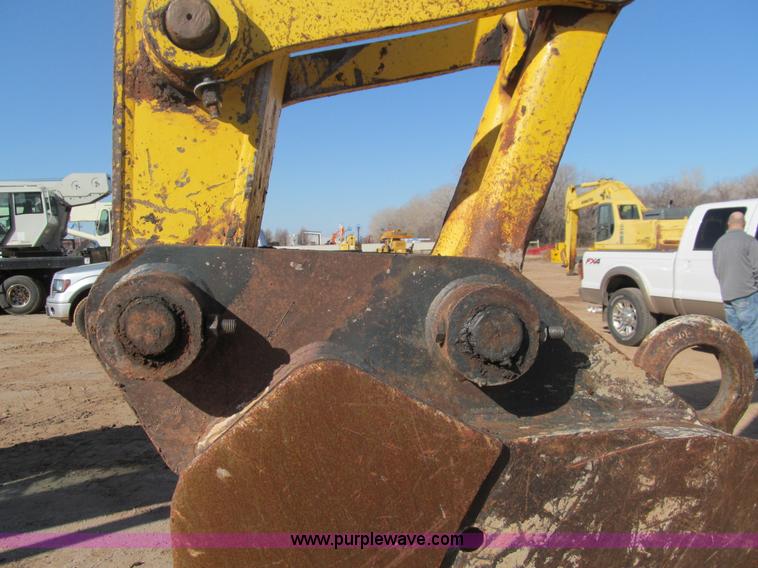 image for item F3128 2001 Komatsu PC228USLC-3 excavator