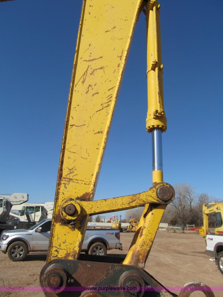 image for item F3128 2001 Komatsu PC228USLC-3 excavator