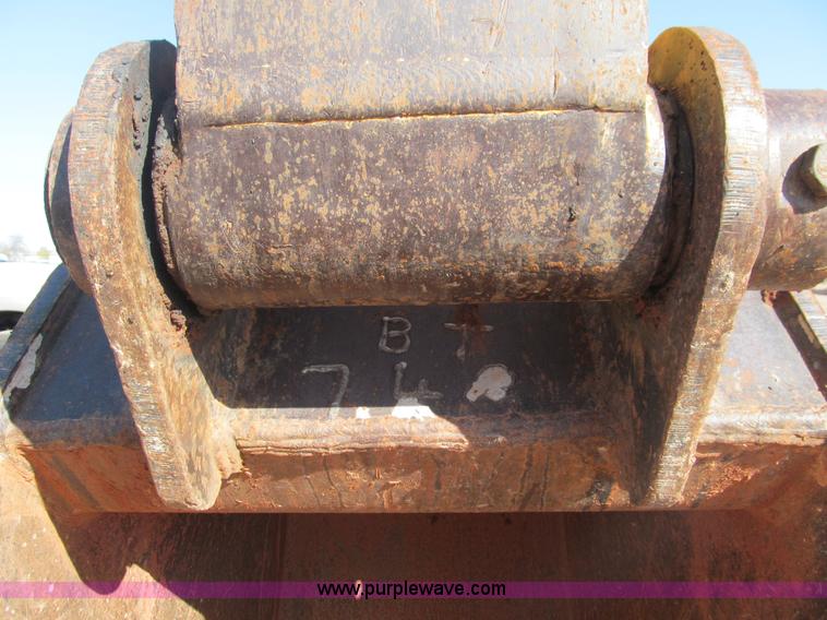 image for item F3128 2001 Komatsu PC228USLC-3 excavator