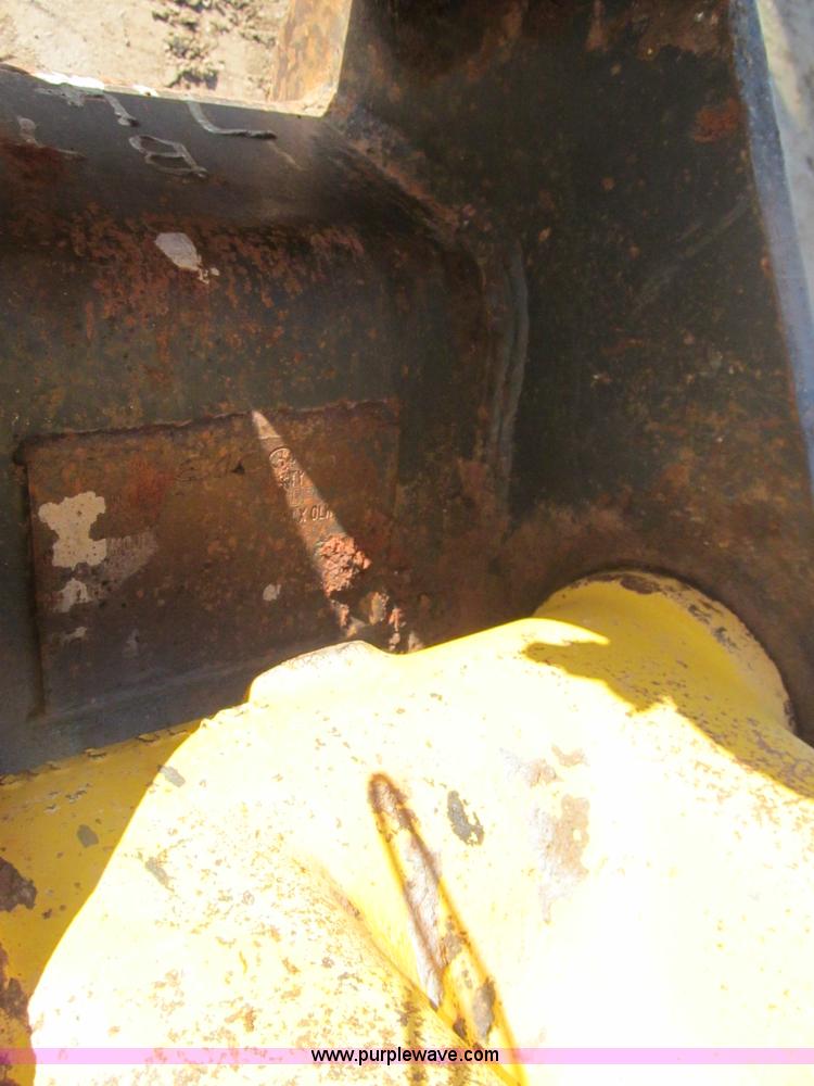 image for item F3128 2001 Komatsu PC228USLC-3 excavator