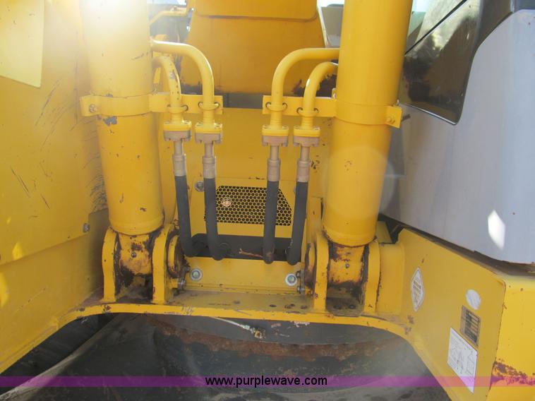 image for item F3128 2001 Komatsu PC228USLC-3 excavator