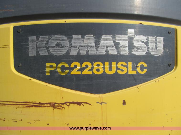 image for item F3128 2001 Komatsu PC228USLC-3 excavator