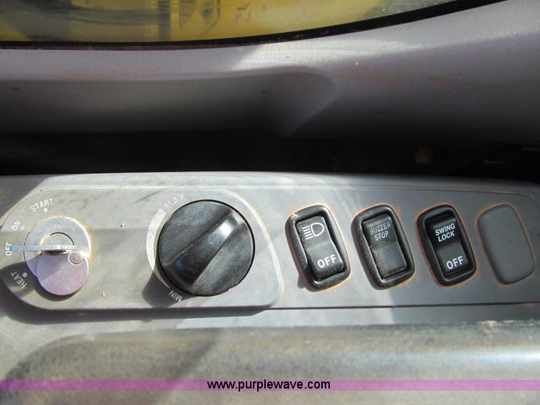 image for item F3128 2001 Komatsu PC228USLC-3 excavator